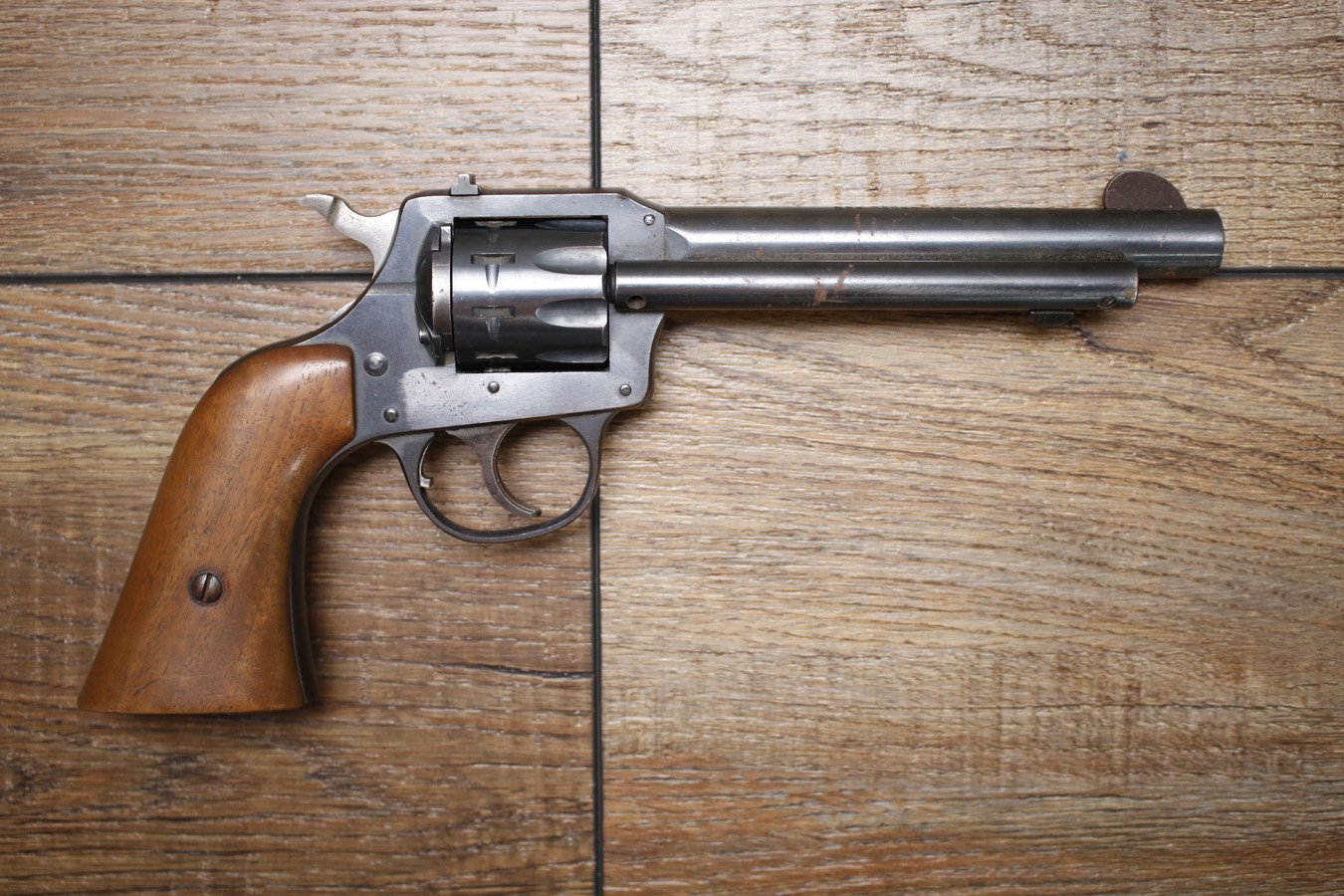 H AND R 949 22 LR 9-Shot Police Trade-In Revolver
